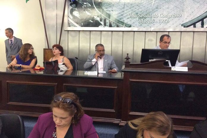 Audiência discutiu terceirização