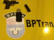 Pistola foi apreendida com servidor