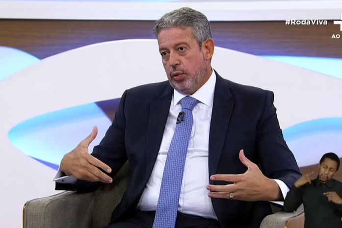 Kits de robótica: “Não tem um ‘A’, nem um ‘B’, que trate do meu nome”, defende Lira