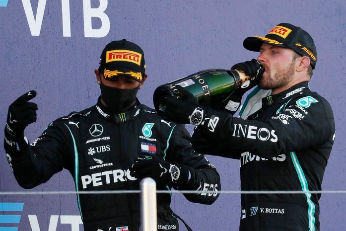 Covid: Hamilton e Bottas estão isolados após positivo na Mercedes