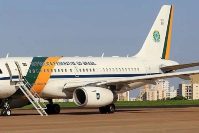 Avião de Lula sofre problema técnico ao voltar do México