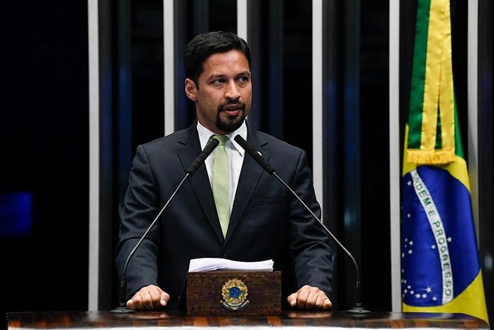 Pesquisa “empurra” Rodrigo Cunha para candidatura ao governo estadual