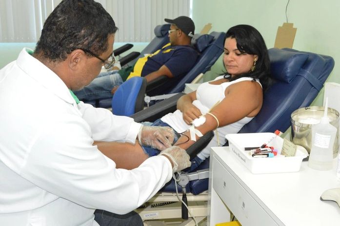 Equipes itinerantes do Hemoal coletam sangue em dois municípios do interior do estado nesta terça 