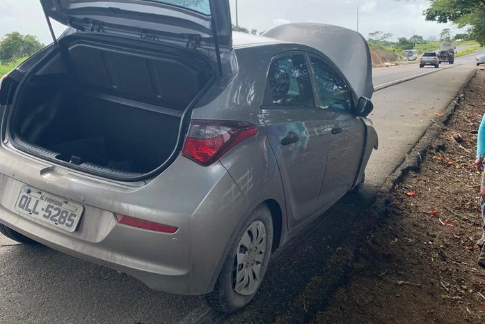 Menores são apreendidos após tentar fugir da polícia com veículo roubado