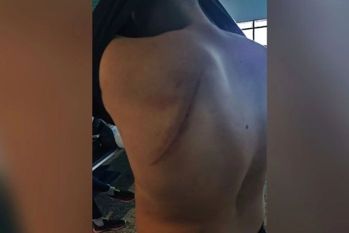 Deportados dos EUA relatam agressões em voo: “Me enforcaram”
