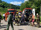 Testemunhas relataram que veículo transportava oito pessoas, seis delas adolescentes.