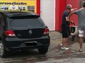 Vídeo mostra militar com arma na mão