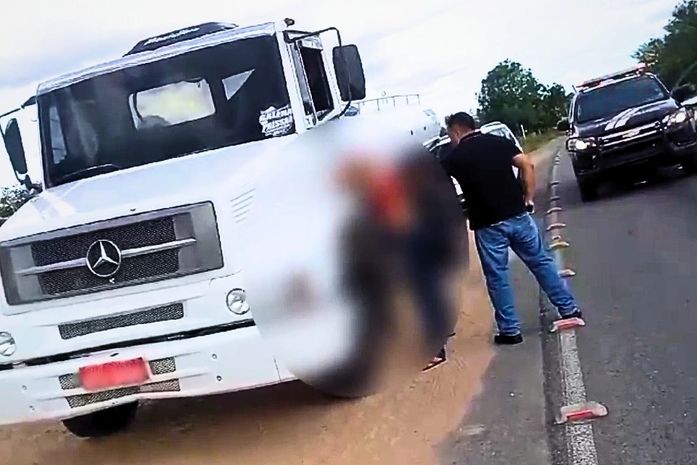 Preso com caminhão roubado, suspeito diz que receberia R$ 1 mil para entregá-lo no interior de AL