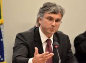 Equipe econômica vai propor adiar reajuste de servidores para 2020