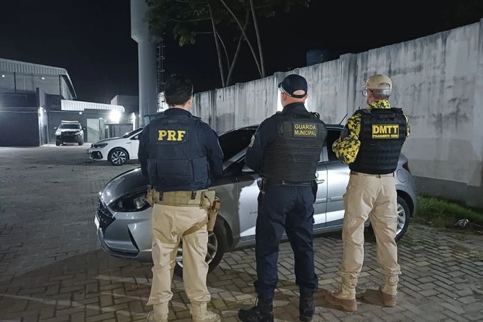 Carro roubado em Recife é apreendido em Maceió e motorista acaba preso por receptação