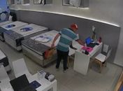Homem é flagrado furtando celular em loja de colchões na parte baixa de Maceió