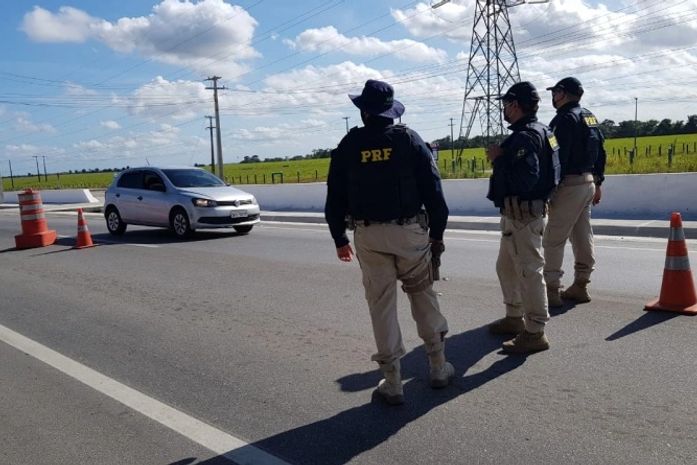PRF prende homem por receptação de veículo durante abordagem na BR-101