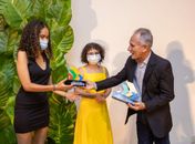 Rebecca Moura e Maria Luiza, estudantes
