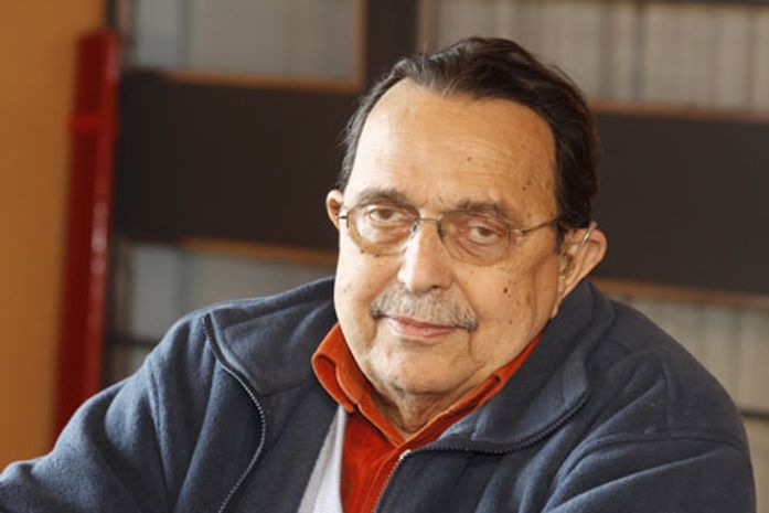 Ex-deputado Carlos Araújo teve complicações respiratórias