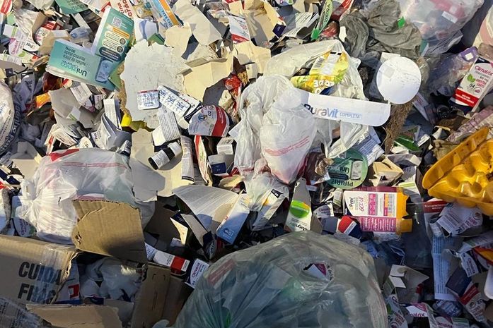 Centenas de medicamentos descartados irregularmente são recolhidos na Mangabeiras