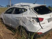 Carro de jornalista capota e condutor fica ferido na AL 105 em Alagoas