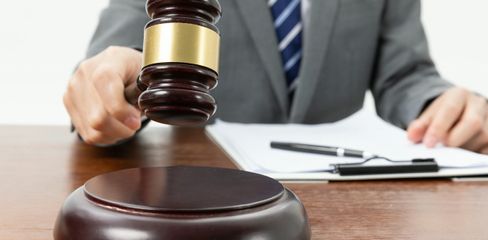 Torcedor é condenado por racismo após chamar jogador de “urubu” durante partida em Alagoas