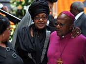 Winnie Mandela, militante da luta contra o apartheid, morre aos 81 anos
