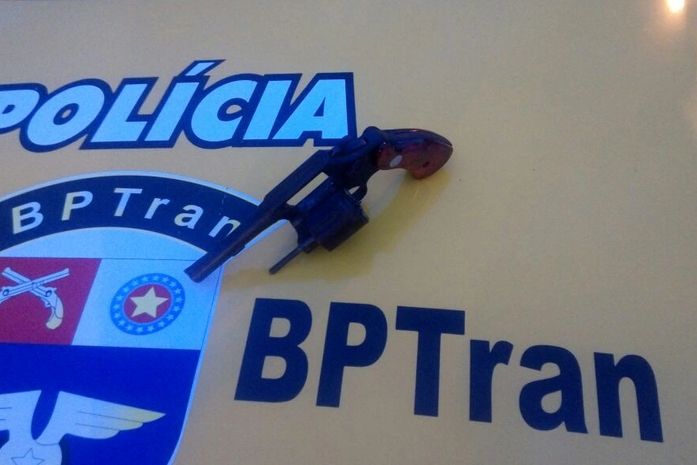 Arma apreendida com o acusado