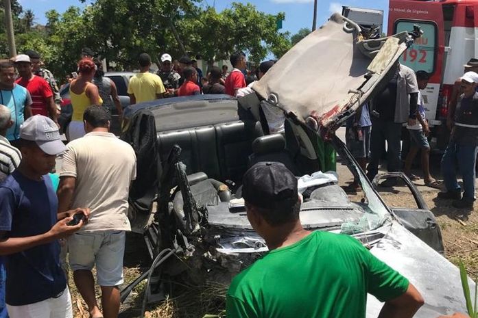 Capotamento deixa duas vítimas na AL-105; uma delas ficou presa entre às ferragens