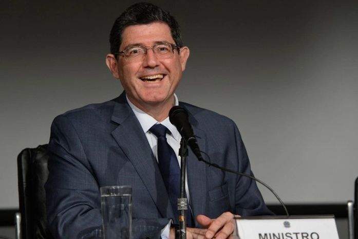 O ministro da Fazenda, Joaquim Levy, anuncia aumento de tributos nesta segunda-feira (19) (Foto: Agência Brasil)