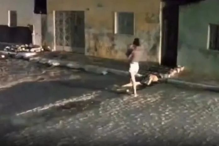 Vídeo flagra momento em que Evely Soares é abordada com bebê no colo antes de ser sequestrada