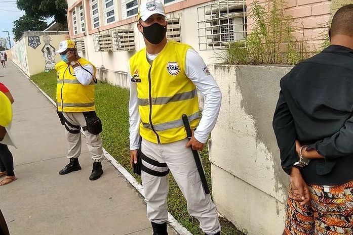 Passageiros de ônibus gritam por socorro e homem é preso por tentar agredir mulher em Maceió