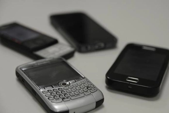 Consumidor pode pedir bloqueio de celular roubado informando número da linha