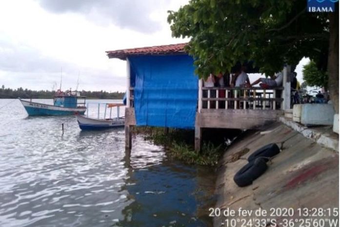 MPF move ação para derrubar bar construído dentro do Rio São Francisco, em Piaçabuçu (AL)