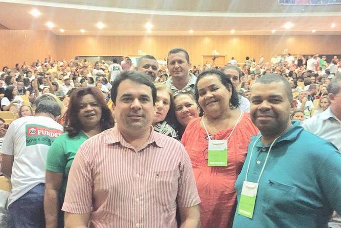 Leó Saturnino e Fábio Henrique participam de reunião com professores no Sinteal