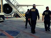 Homem é preso em flagrante pela PF por assediar mulher em voo