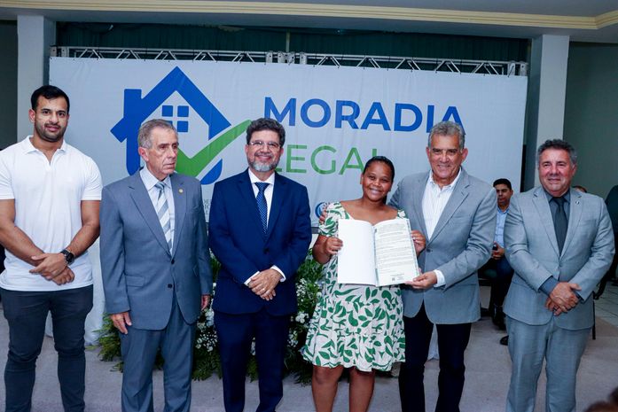 Moradia Legal: 80 famílias de Pão de Açúcar recebem títulos de propriedade de seus imóveis