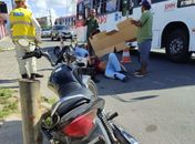 Motociclista que sofreu fratura exposta após acidente é socorrido no Jacintinho