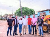 Prefeito Luciano acompanha início da pavimentação de ruas do povoado Pé-Leve Velho