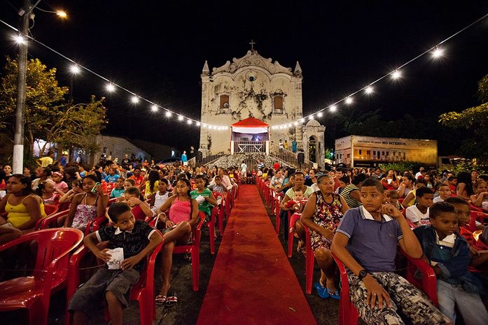 Cine Sesi exibe filmes em praça pública de Ibateguara neste final de semana