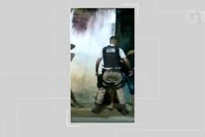 "Para mim você é ladrão, você é vagabundo, com essa desgraça de cabelo”-gritava o policial militar.