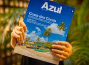 Alagoas estampa capa da revista de bordo da Azul neste mês de abril