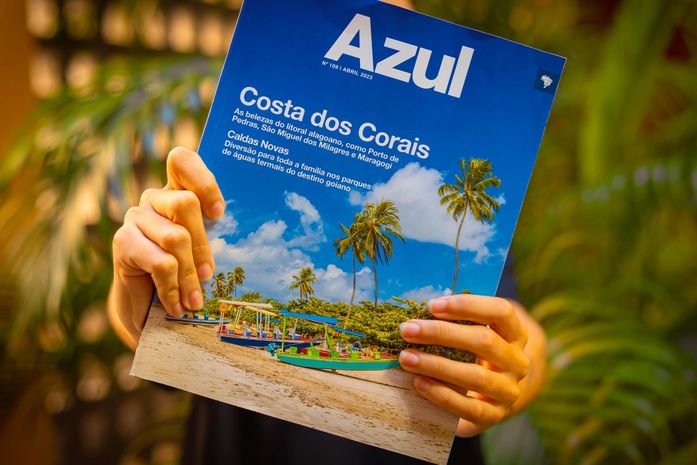 Alagoas estampa capa da revista de bordo da Azul neste mês de abril