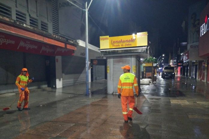 Limpeza Urbana higieniza ruas do Centro de Maceió