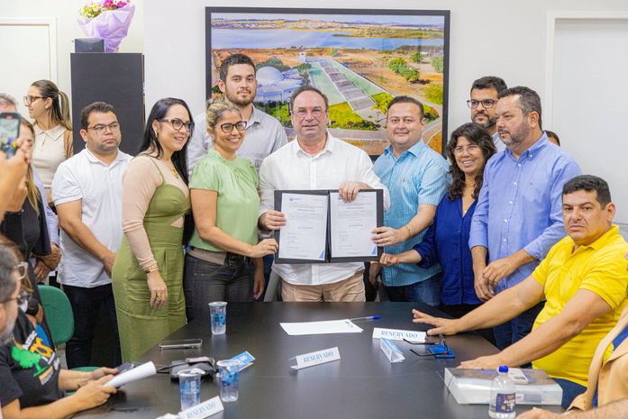 Prefeito Luciano autoriza pavimentação de mais 14 ruas no São Luiz, construção de escola e biblioteca digital em Arapiraca
