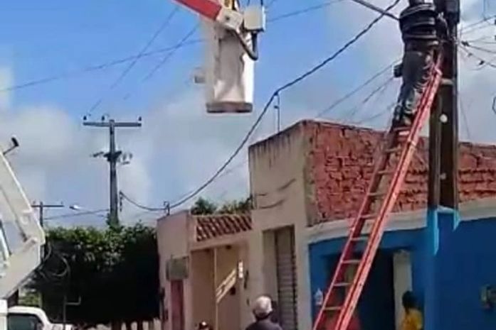 Prefeitura de Craíbas continua fazendo o trabalho de reposição da iluminação pública da cidade