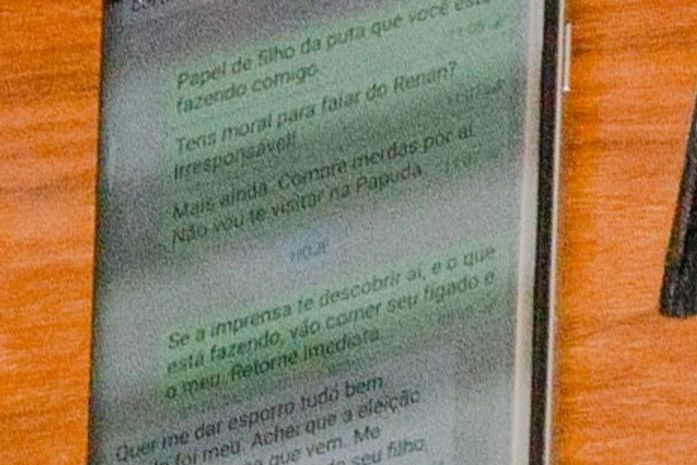Em foto polêmica Bolsonaro pergunta se vota ou não em JHC