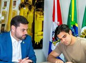 Posse relâmpago: João Catunda assume vaga e pede licença em menos de 24 horas na Câmara de Maceió