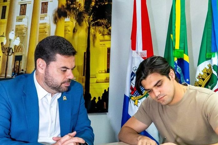 Posse relâmpago: João Catunda assume vaga e pede licença em menos de 24 horas na Câmara de Maceió