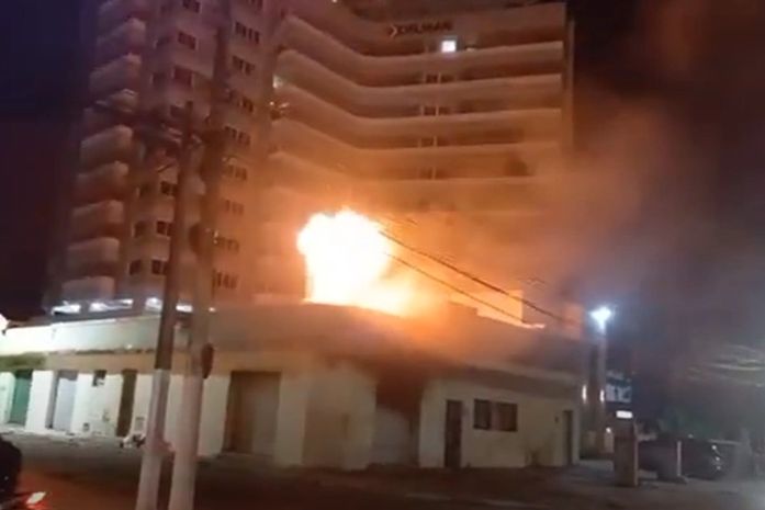 Vídeos: Incêndio atinge galeteria no bairro da Pajuçara, em Maceió