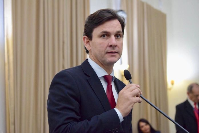 Educação em AL: deputado vê “distância” entre o Executivo e Legislativo