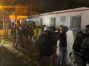 Mesmo com decreto e proibição da prefeitura, PM flagra aglomeração em postos de combustíveis na madrugada 