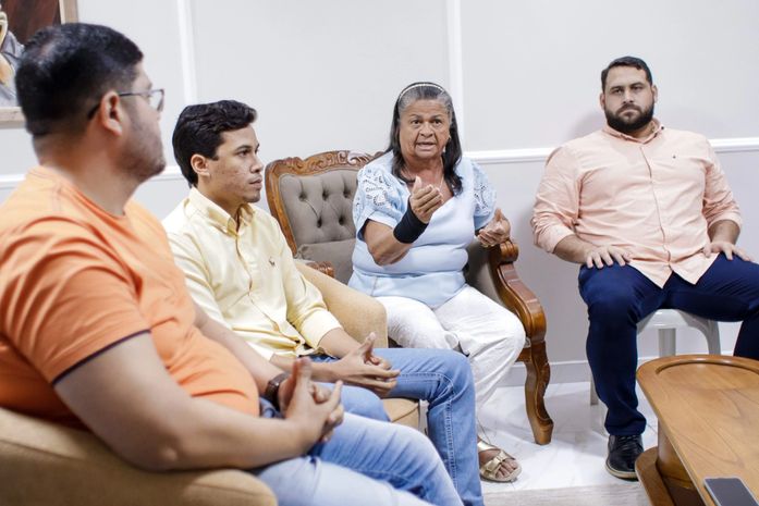 Tia Júlia pede celeridade nos processos de aquisição de medicamentos e exames