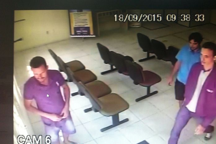 Câmeras de segurança flagraram rostos dos assaltantes