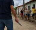

Homem armado com faca é detido, após provocar tumulto, tentar incendiar residência e ameaçar populares 